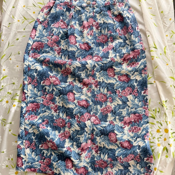 Vintage floral pencil skirt - Picture 2 of 3